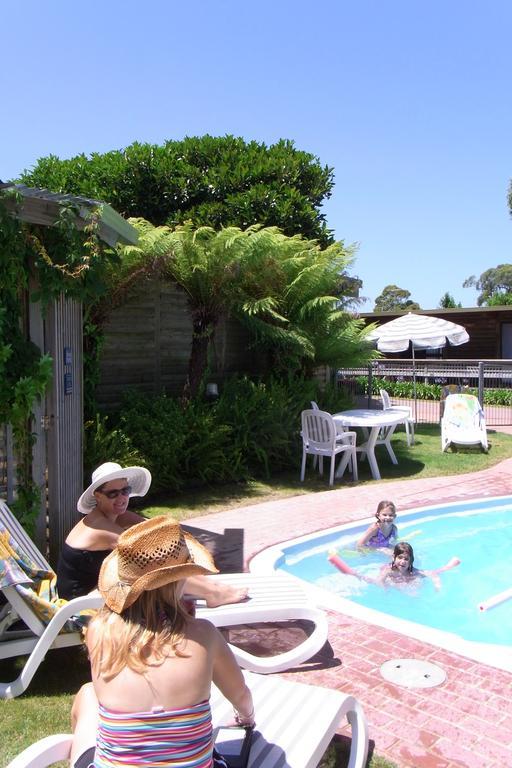 Lazy Acre Log Cabins Lakes Entrance Exterior foto